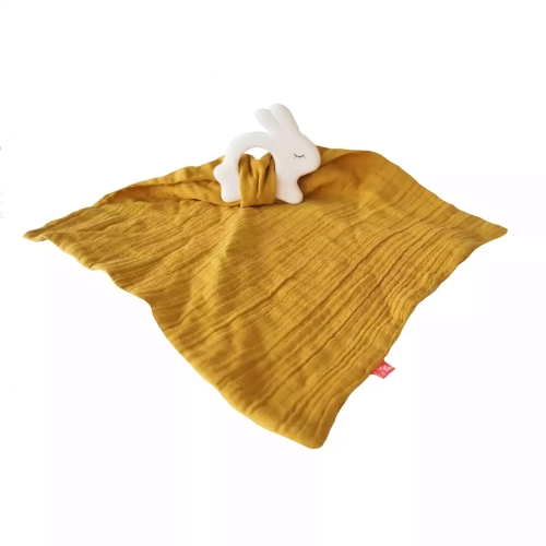 Conejo de goma con toalla color mostaza, Kikadu (1874601)